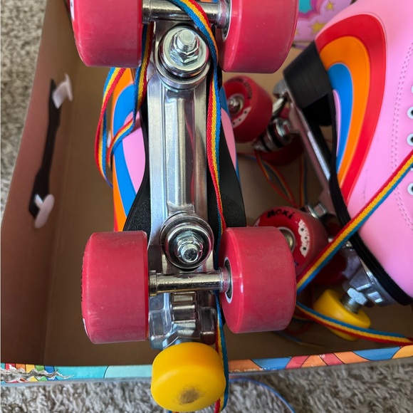Moxie Rainbow Rider Roller Skates - Women’s Size 5 - Picture 4 of 6